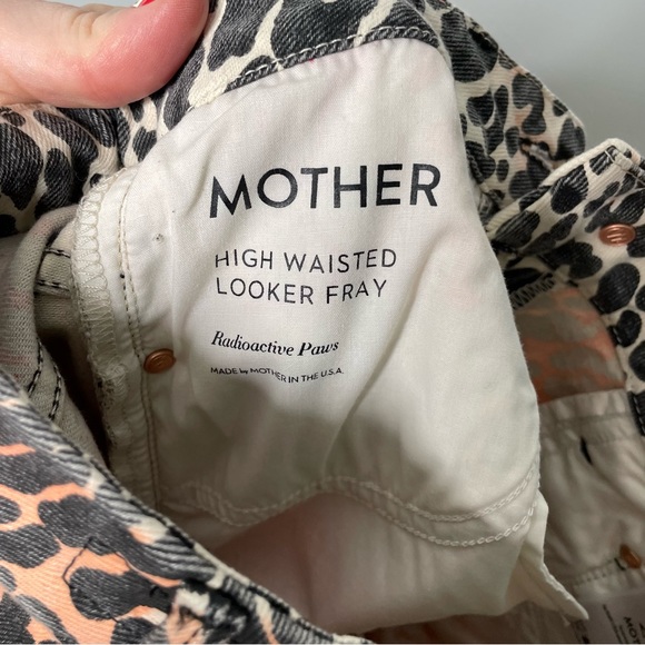 Mother High Waisted Looker Fray Jeans In Radioactive Paws Animal Print Size 25 - Picture 8 of 9